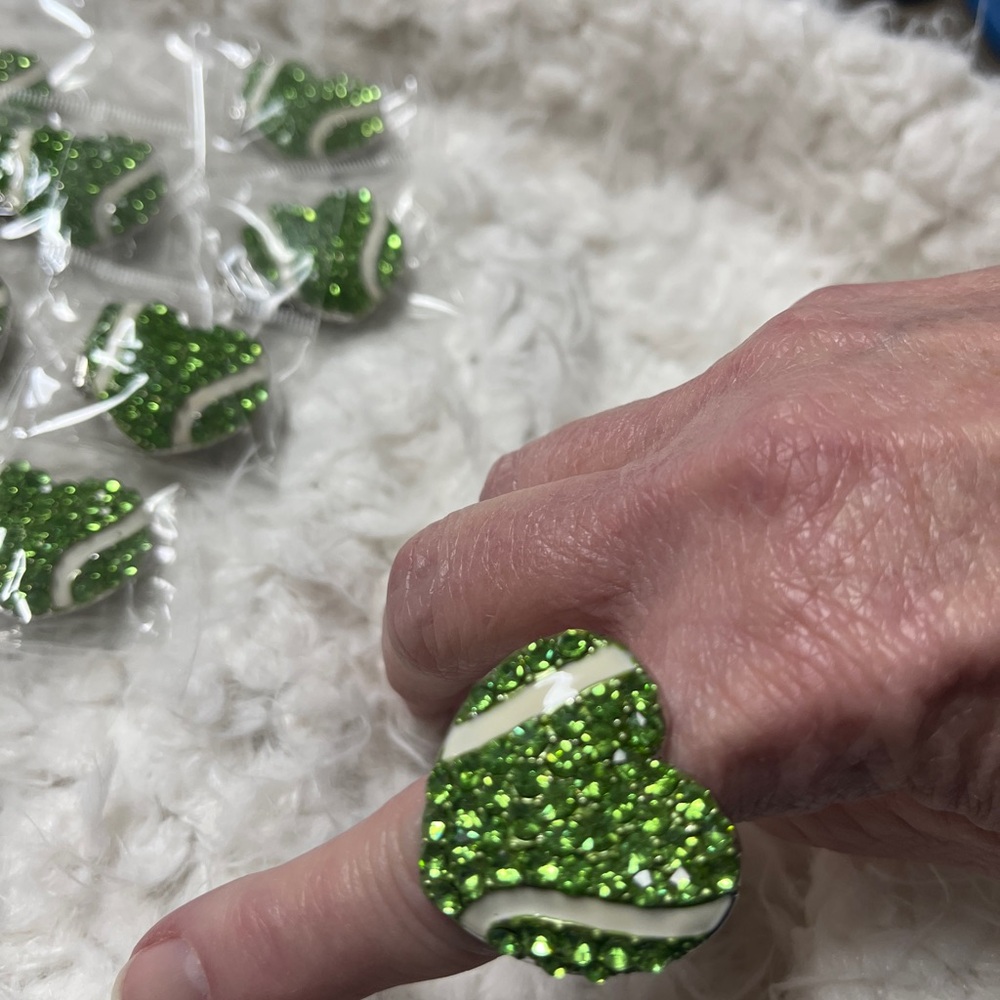 Rings NWT heart shape pack of 12, sold As Is, green rhinestones, Resell! - Picture 5 of 7